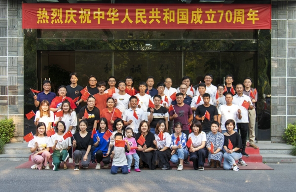 万搏体育-万搏wanbo(中国)集团举行新入职大中专生金秋座谈会