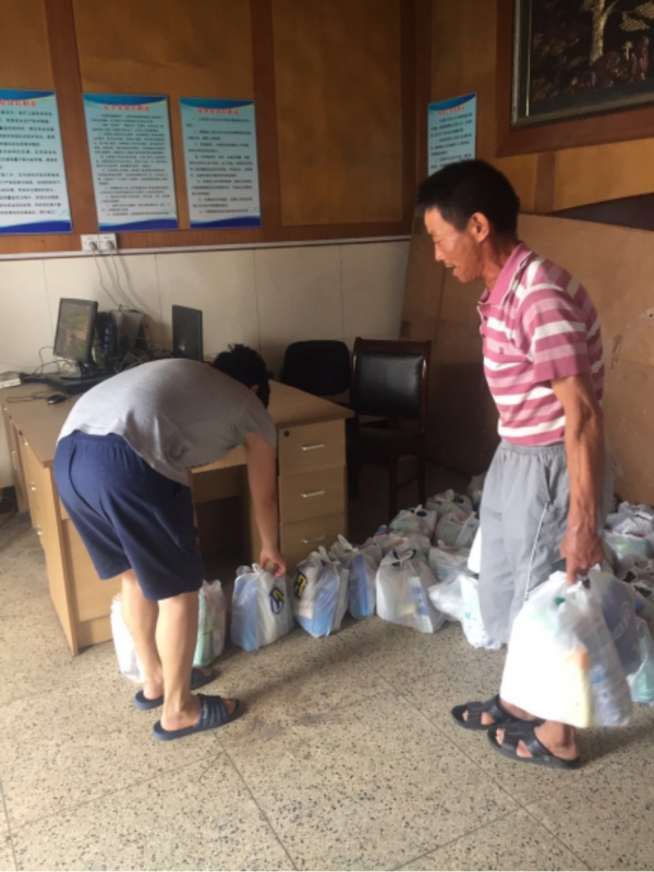三伏高温送清凉  致敬一线万搏体育-万搏wanbo(中国)人